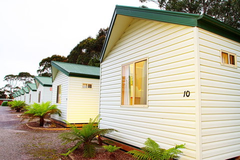 Strahan Beach Tourist Park - Holiday Cairns 0