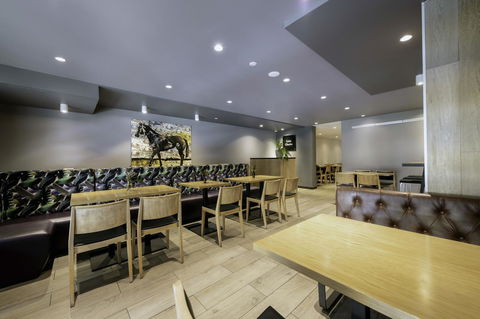 Brady Hotels Central Melbourne - Holiday Cairns 15