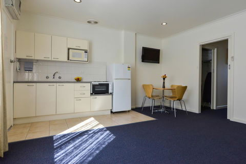 Heyfield Motel And Apartments - Holiday Cairns 12