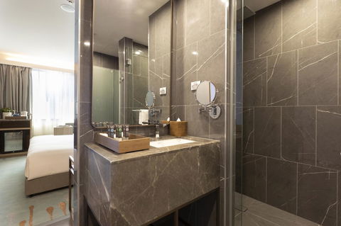 Novotel Melbourne Central - Holiday Cairns 23