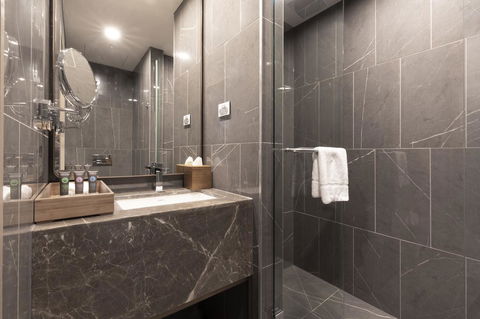 Novotel Melbourne Central - Holiday Cairns 6