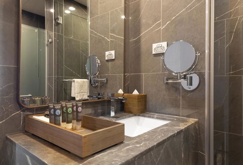 Novotel Melbourne Central - Holiday Cairns 5