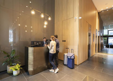 Novotel Melbourne Central - Holiday Cairns 17