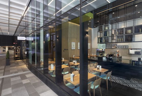 Novotel Melbourne Central - Holiday Cairns 36