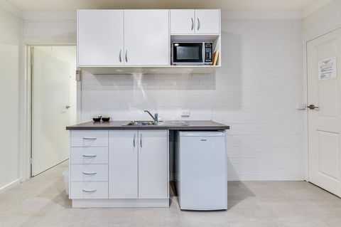 Allambi Holiday Apartments - Holiday Cairns 34