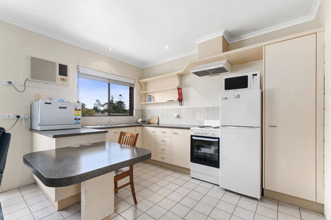 Allambi Holiday Apartments - Holiday Cairns 2