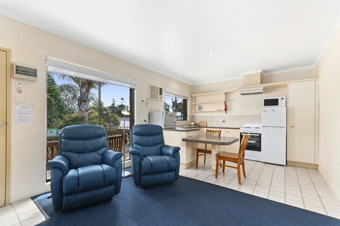 Allambi Holiday Apartments - Holiday Cairns 9