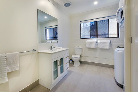 Allambi Holiday Apartments - Holiday Cairns 35