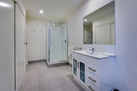 Allambi Holiday Apartments - Holiday Cairns 37