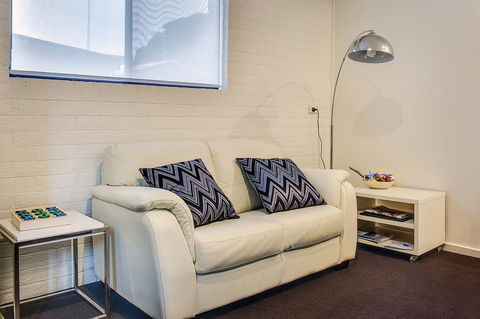 Allambi Holiday Apartments - Holiday Cairns 38