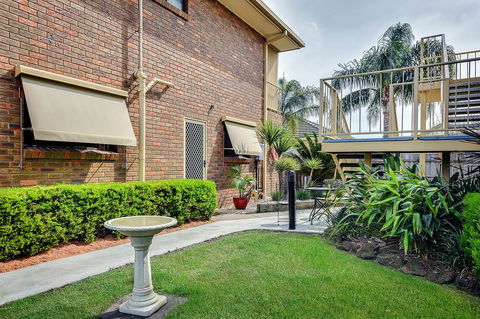 Allambi Holiday Apartments - Holiday Cairns 39
