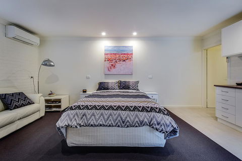 Allambi Holiday Apartments - Holiday Cairns 42
