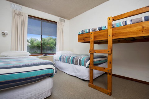 Eastern Beach Holiday Units - Holiday Cairns 6