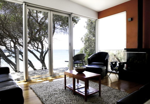 Battery Cove Beach Front Apartment - Holiday Cairns 2
