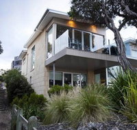 Battery Cove Beach Front Apartment - Holiday Cairns