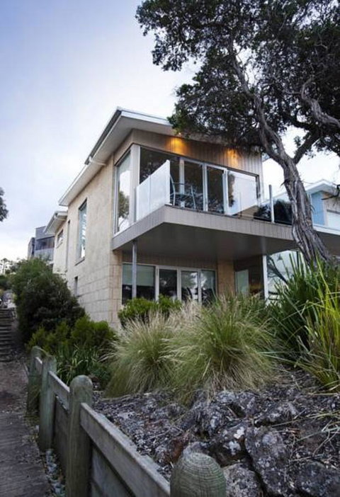 Battery Cove Beach Front Apartment - Holiday Cairns 0