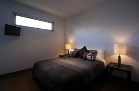 Battery Cove Beach Front Apartment - Holiday Cairns 7