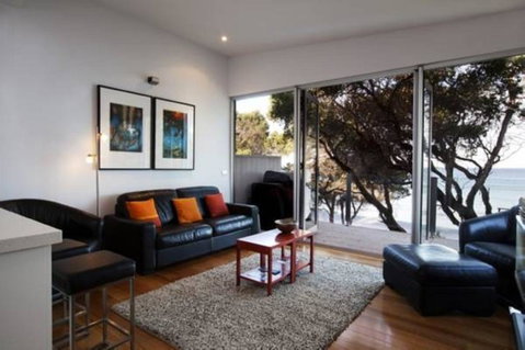 Battery Cove Beach Front Apartment - Holiday Cairns 1