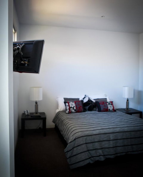 Battery Cove Beach Front Apartment - Holiday Cairns 9