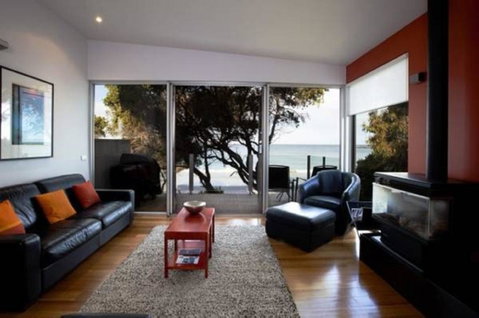 Battery Cove Beach Front Apartment - Holiday Cairns 14