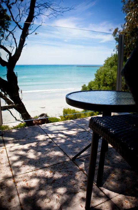 Battery Cove Beach Front Apartment - Holiday Cairns 5