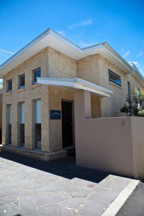 Battery Cove Beach Front Apartment - Holiday Cairns 12