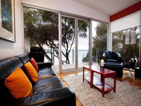 Battery Cove Beach Front Apartment - Holiday Cairns 16