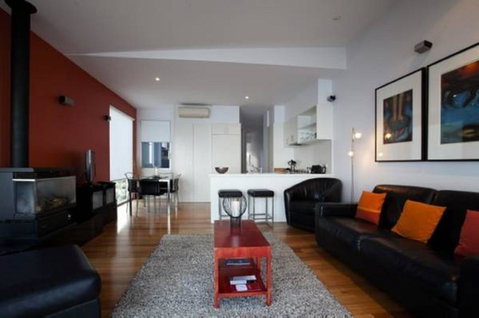 Battery Cove Beach Front Apartment - Holiday Cairns 8