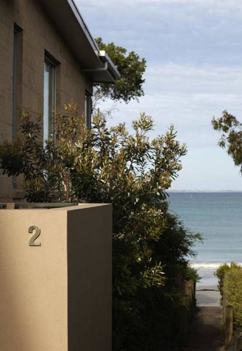 Battery Cove Beach Front Apartment - Holiday Cairns 17