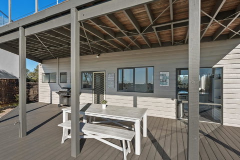 Beachside House - Holiday Cairns 24