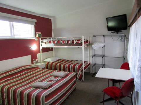 The Highlander Motel - 24HR Check In - Holiday Cairns 17