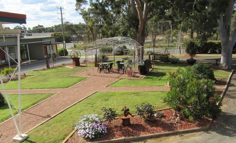 The Highlander Motel - 24HR Check In - Holiday Cairns 5