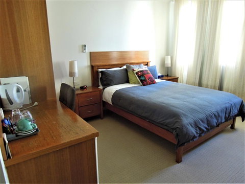 Plough Hotel - Holiday Cairns 4
