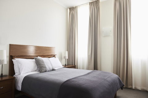 Plough Hotel - Holiday Cairns 1