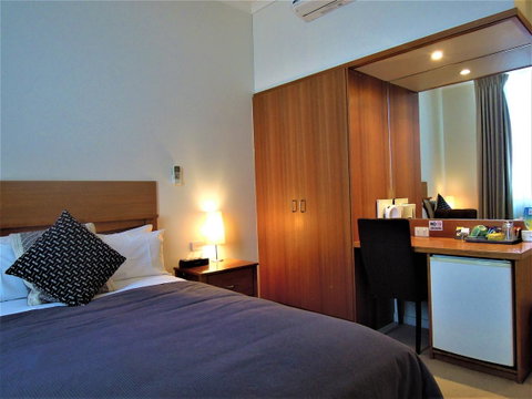 Plough Hotel - Holiday Cairns 7