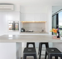 Modern Apartment in the heart of St Kilda - Holiday Cairns