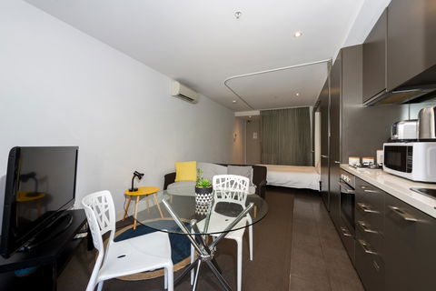 Amazing Accommodations : South Yarra - Holiday Cairns 16