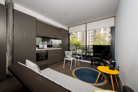 Amazing Accommodations : South Yarra - Holiday Cairns 17