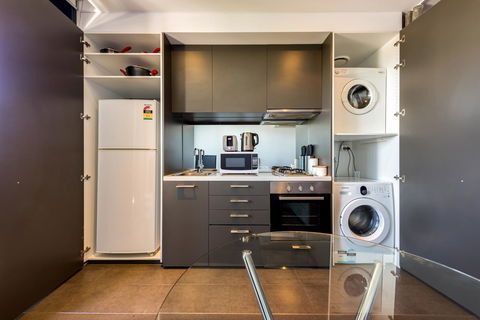 Amazing Accommodations : South Yarra - Holiday Cairns 31