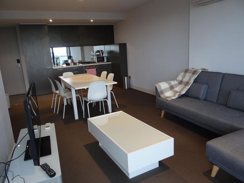 Amazing Accommodations : South Yarra - Holiday Cairns 8