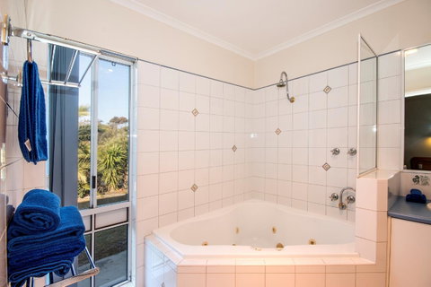 Torquay Tropicana Motel - Holiday Cairns 17