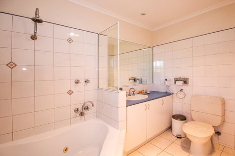 Torquay Tropicana Motel - Holiday Cairns 16