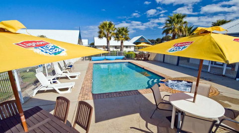 Torquay Tropicana Motel - Holiday Cairns 1