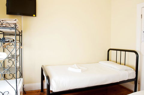 Hotel Claremont Guest House - Holiday Cairns 5