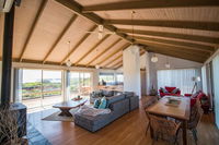 Book Peterborough Accommodation Vacations Holiday Cairns Holiday Cairns