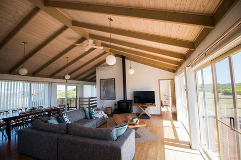 Sunsets On Martyrs Luxury Coastal Beach House Peterborough - Holiday Cairns 2