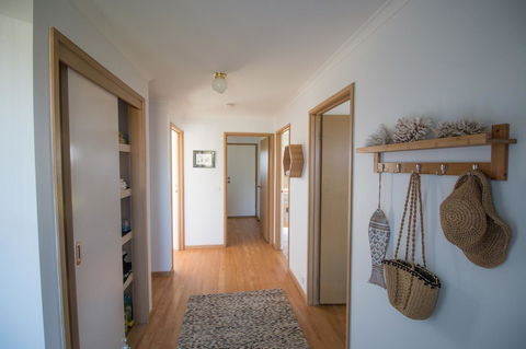 Sunsets On Martyrs Luxury Coastal Beach House Peterborough - Holiday Cairns 19