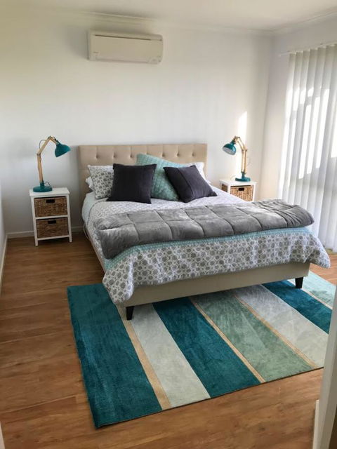 Sunsets On Martyrs Luxury Coastal Beach House Peterborough - Holiday Cairns 14