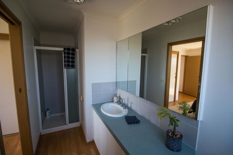 Sunsets On Martyrs Luxury Coastal Beach House Peterborough - Holiday Cairns 18