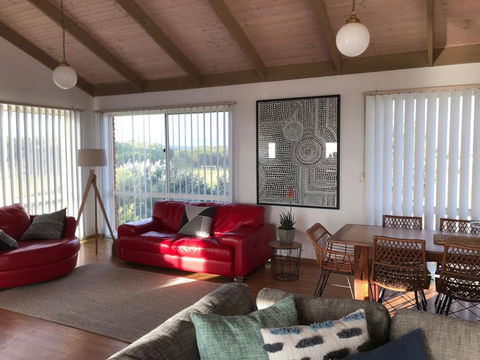 Sunsets On Martyrs Luxury Coastal Beach House Peterborough - Holiday Cairns 11